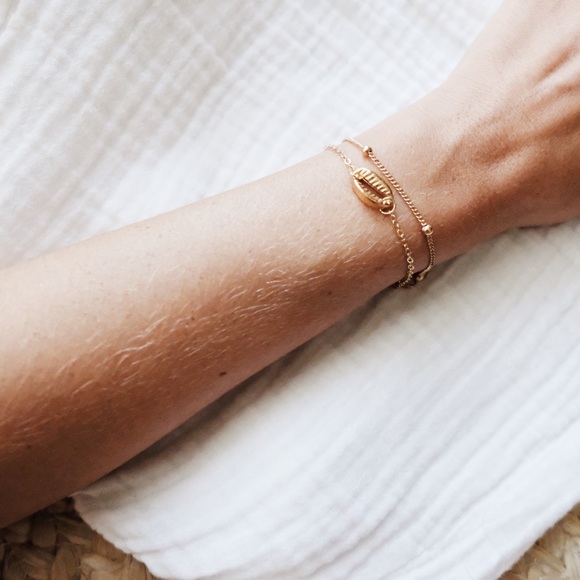 “Layla” Bracelet Set in Gold - Picture 2 of 4